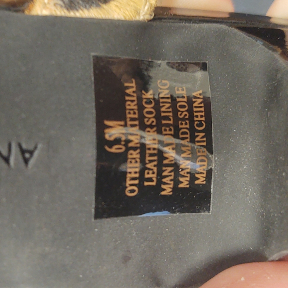 *DONATED 11/1/23* GUC Antonio Melani Heels Size 6.5 - Picture 7 of 10